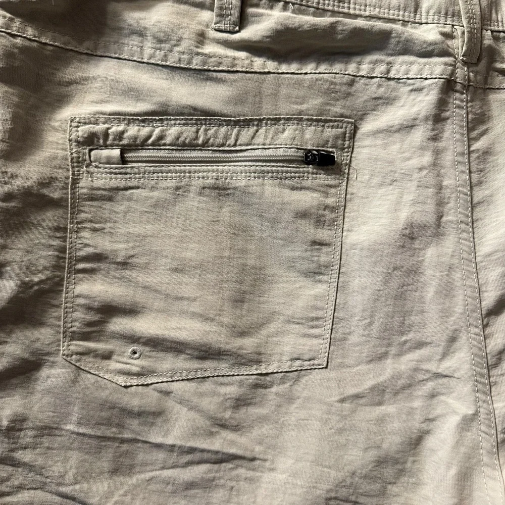 NordicTrack Cargo Shorts Khaki 3 Zip Pockets Hiking‎ Camp Casual Mens Size 42